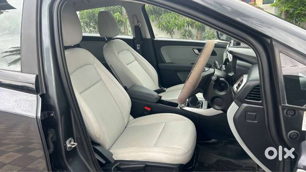 Tata Altroz, 2020, Petrol