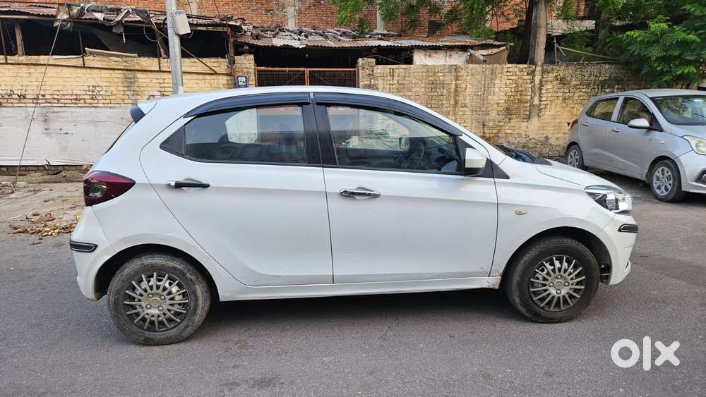 Tata Tiago Xe, 2016, Petrol