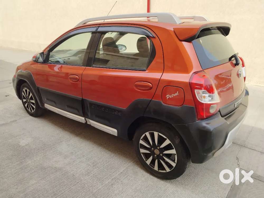 **toyota Etios Liva Cross 2015 – Sporty Orange – Excellent Condition**