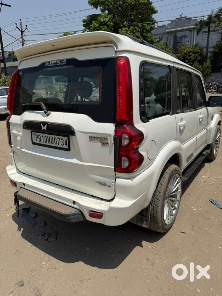 Mahindra Scorpio Classic S9