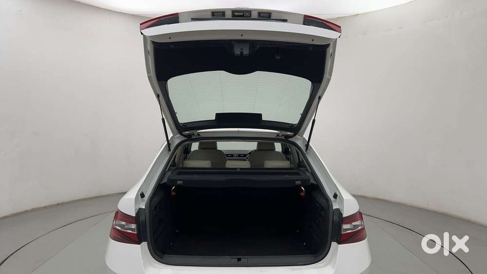 Skoda Superb [2014-2016] 1.8 Style Tsi At, 2017, Petrol