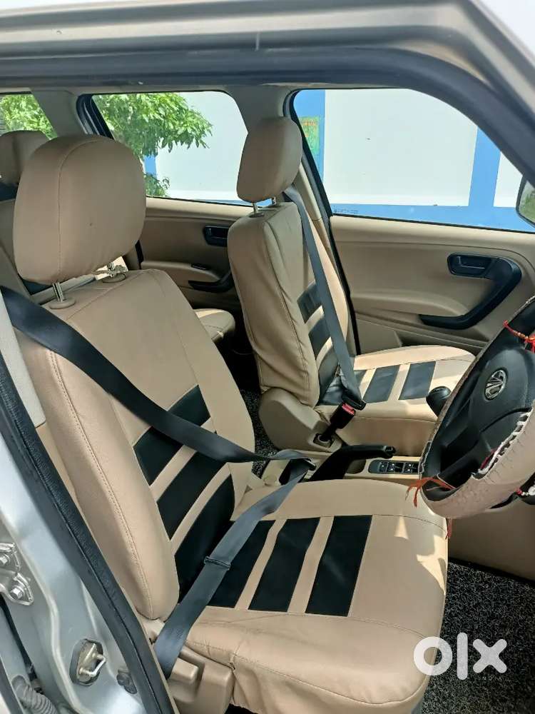 Mahindra Tuv300 T4+  2017 Model