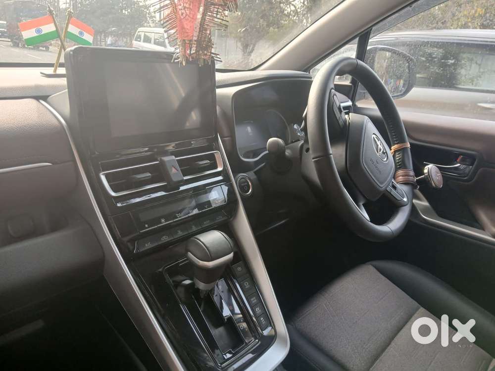 Toyota Innova Hycross 2.0 Vx Hybrid 7 Str, 2025, Cng & Hybrids