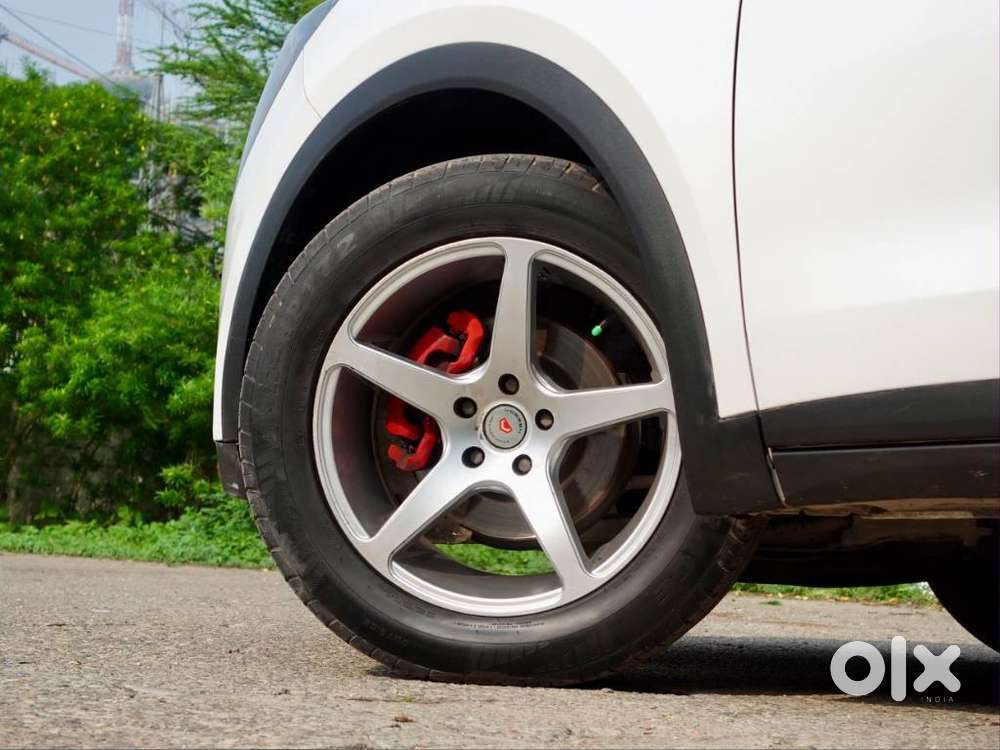 Mahindra Xuv700 2.0 Ax 5 Petrol Mt 7 Str, 2024