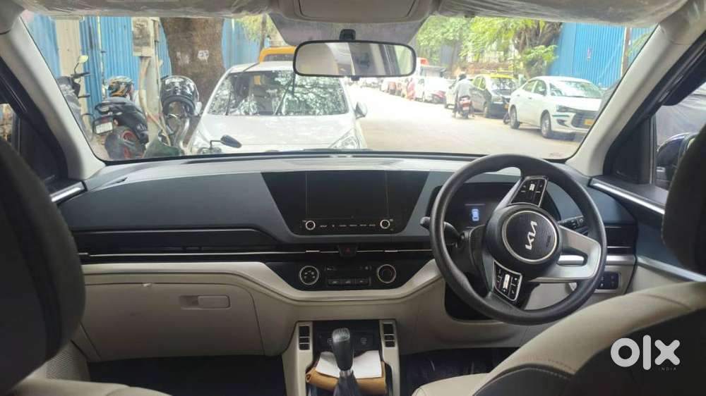 Kia Carens Premium 1.5 Mt November 2024