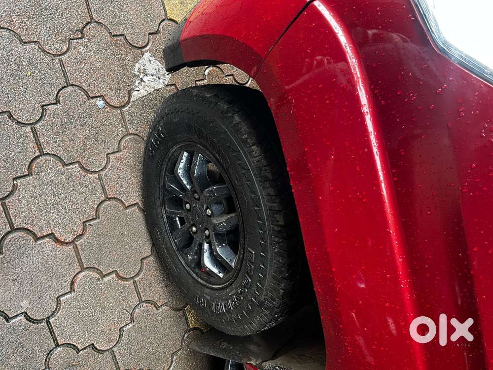 Mahindra Tuv 2017 Dual Tone