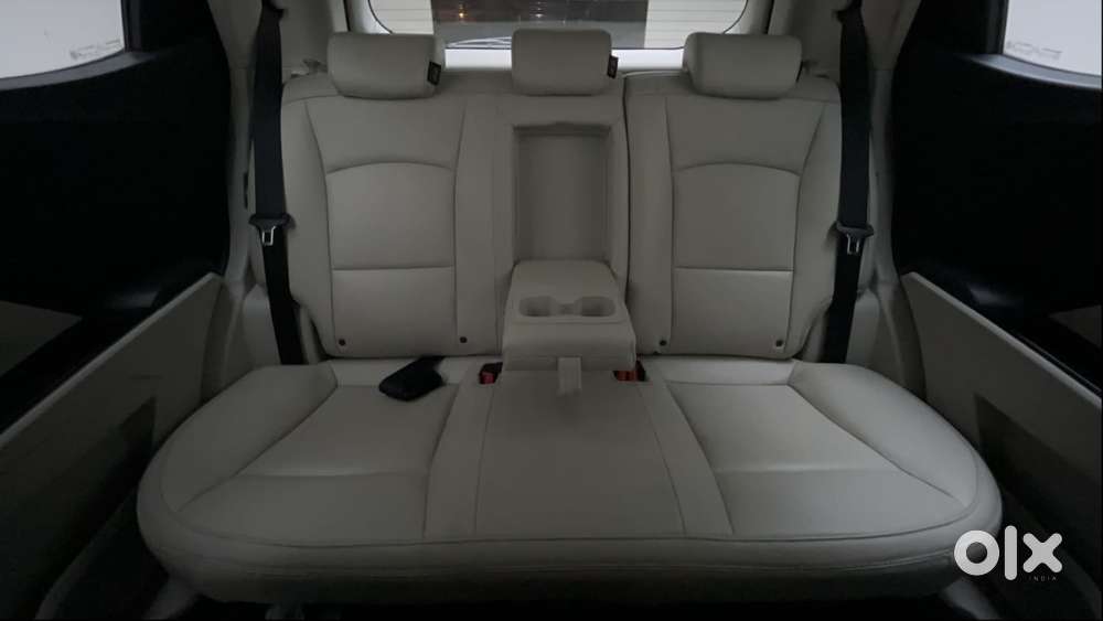 Mahindra Xuv300 1.2 W8 (o) Amt Petrol, 2022, Petrol