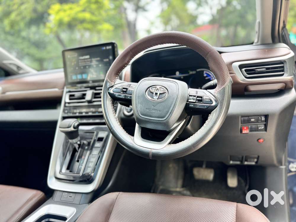 Toyota Innova Hycross 2.0 Zx Hybrid 7 Str, 2024, Petrol