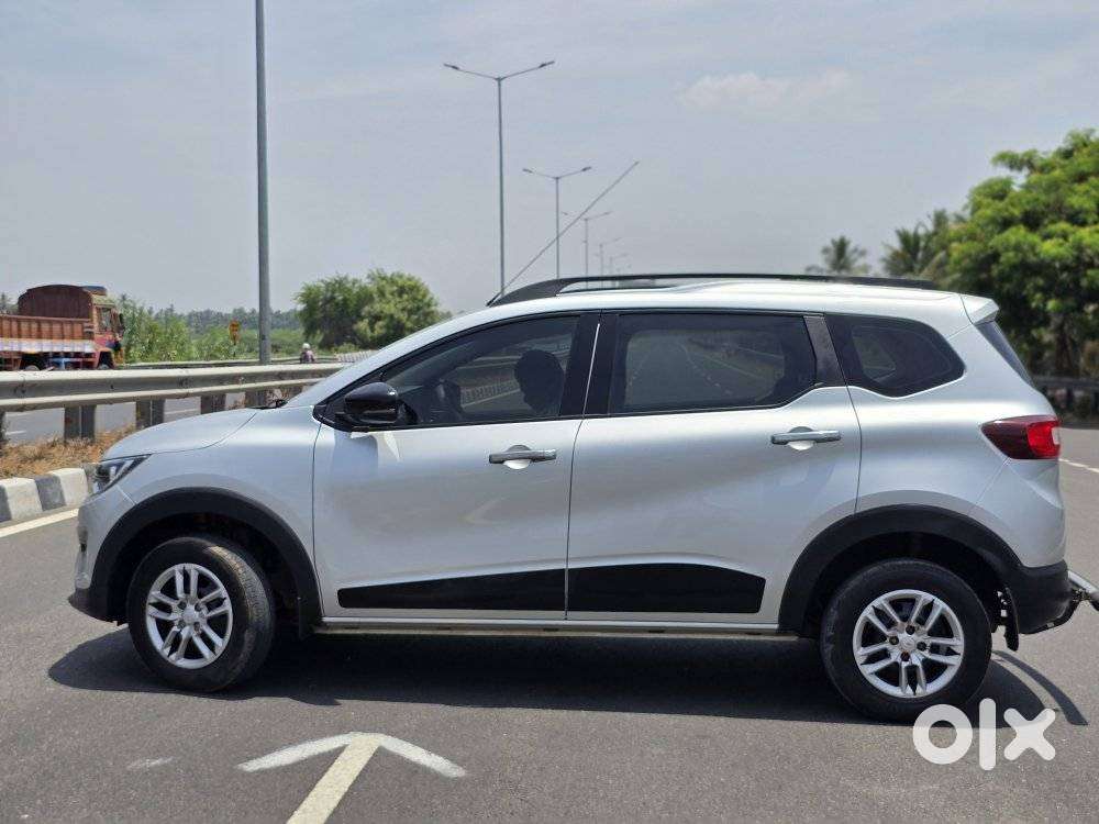 Renault Triber Rxt, 2023, Petrol