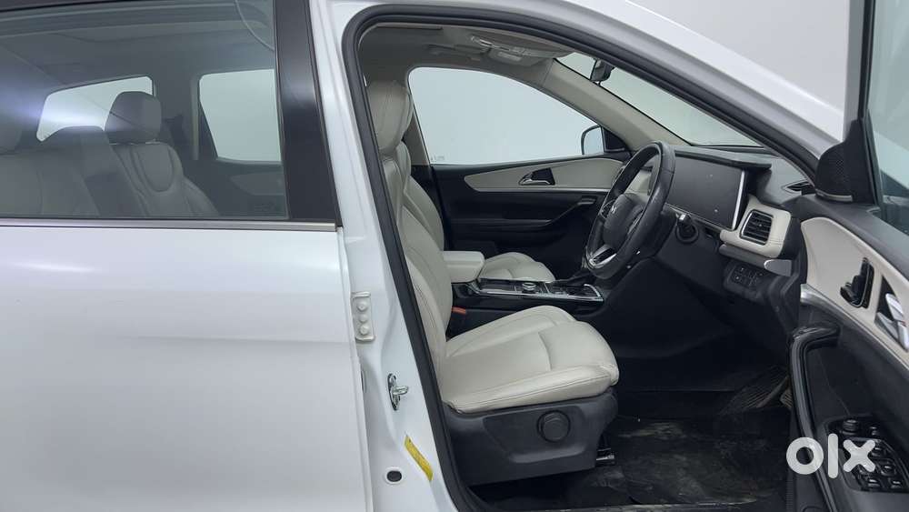 Mahindra Xuv700 2.0 Ax 7 Petrol At Luxury Pack Str, 2021, Petrol