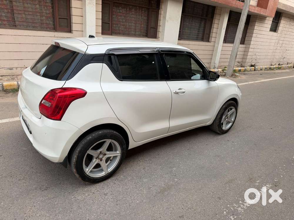 Maruti Suzuki Swift Vxi + Manual, 2024, Petrol