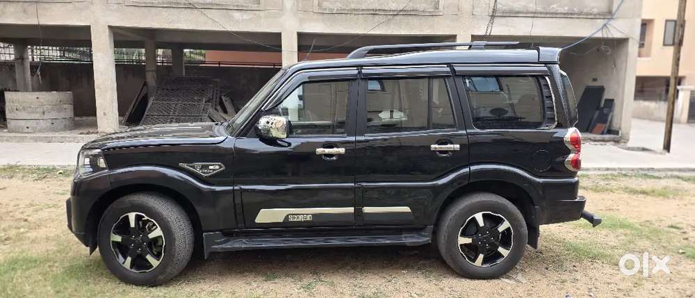 Mahindra Scorpio S11 Boss Edition Black Colour Captain Seat