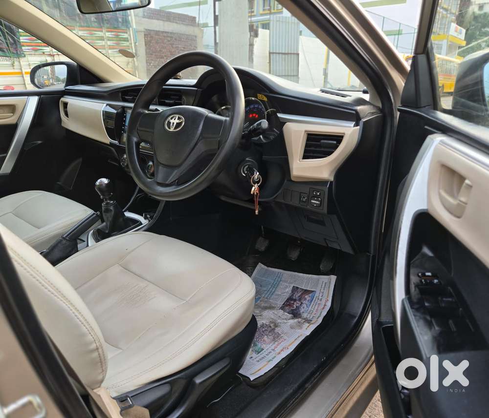 Toyota Corolla Altis Aero 1.8 J, 2015, Petrol