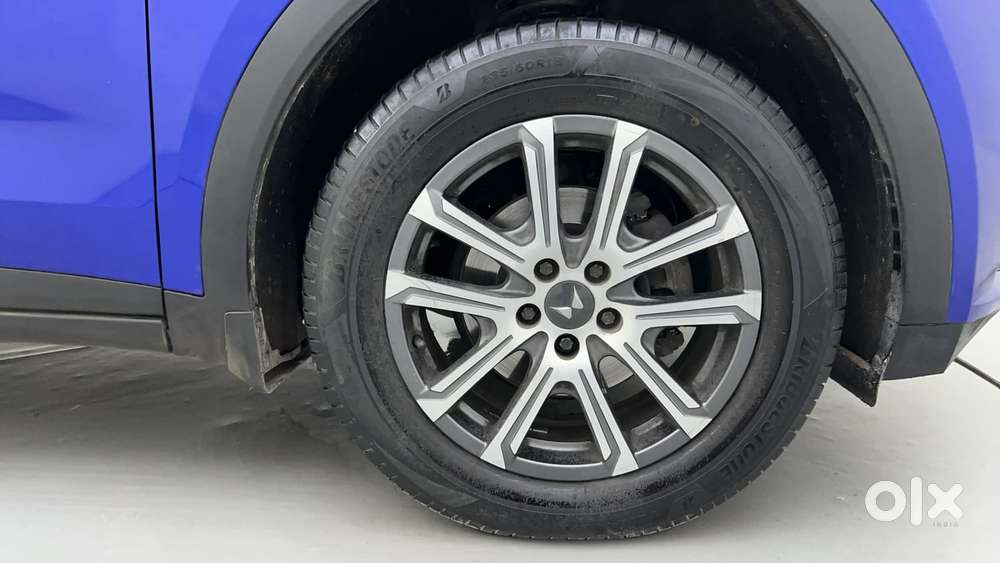 Mahindra Xuv700 2.2 Ax 7 Diesel Mt Luxury Pack Str, 2023, Diesel