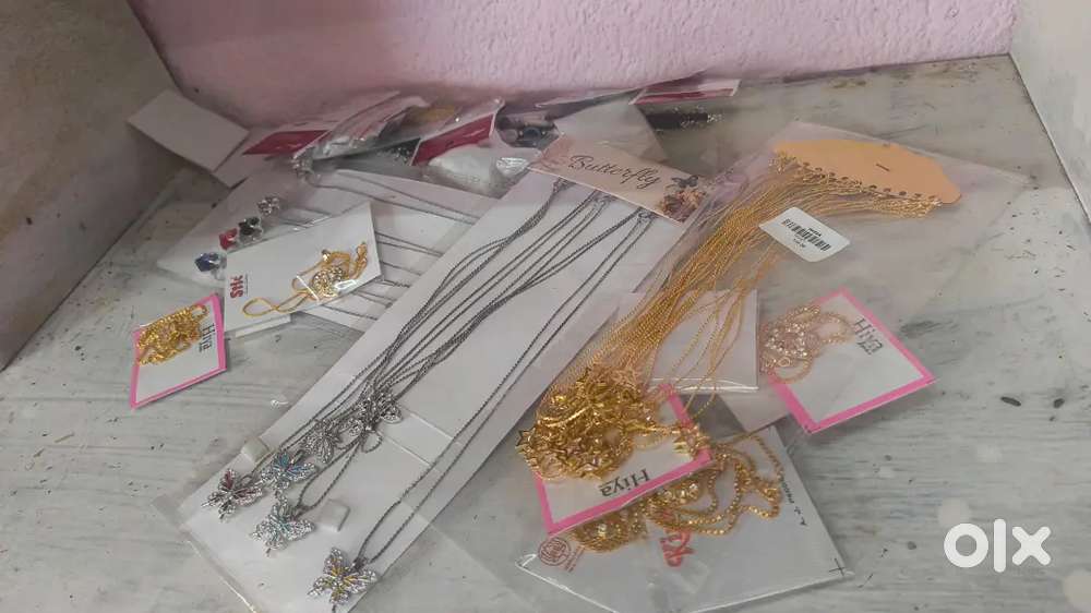 Cosmetic and jewelry