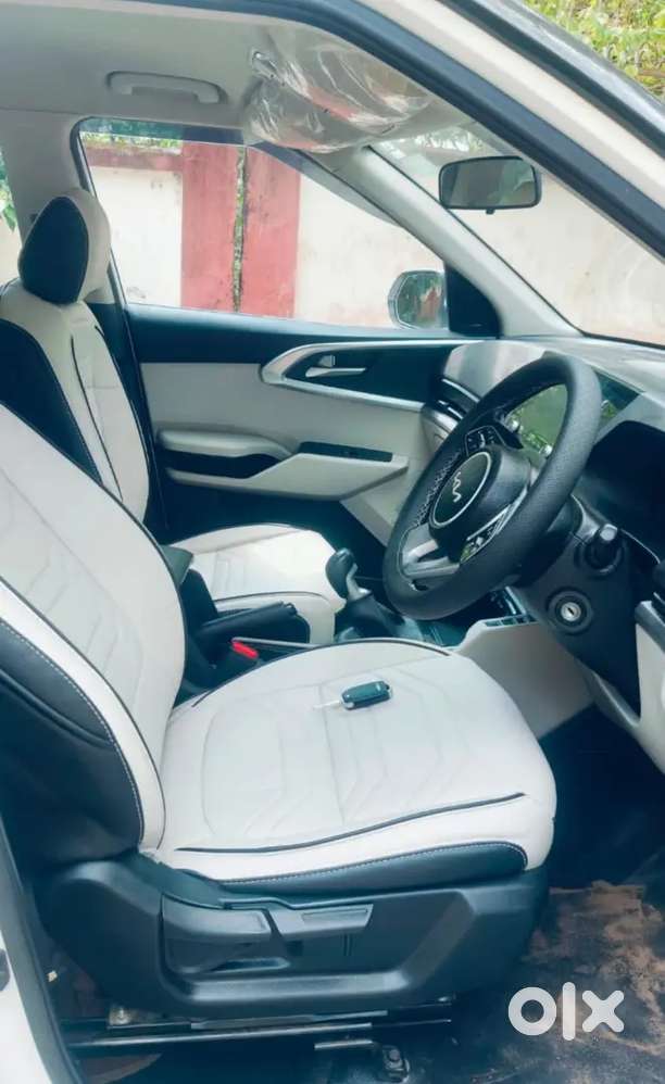 Kia Carens 2023 Petrol Well Maintained