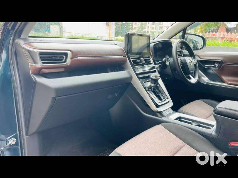 Toyota Innova Hycross Gx (o), 2025, Petrol