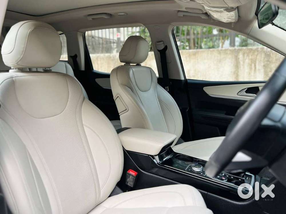Mahindra Xuv700 2.0 Ax 7 Petrol At Luxury Pack Str, 2024, Petrol