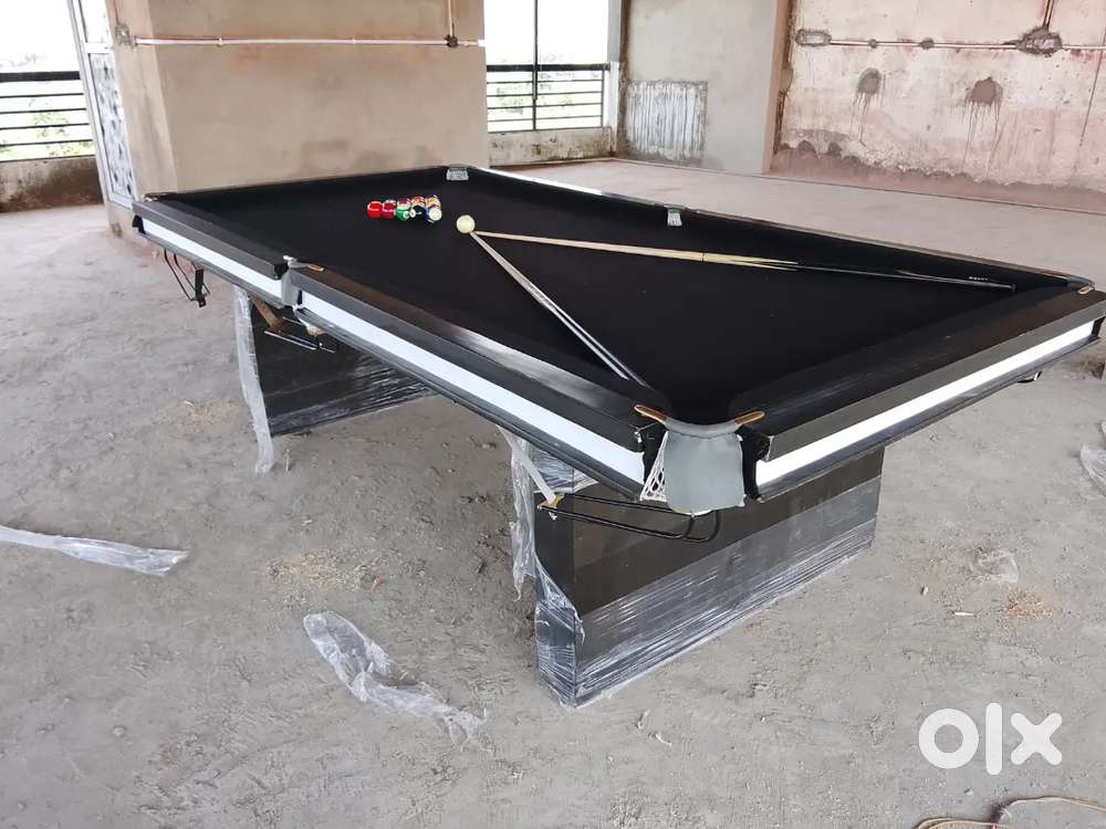 Pool table and snookar table