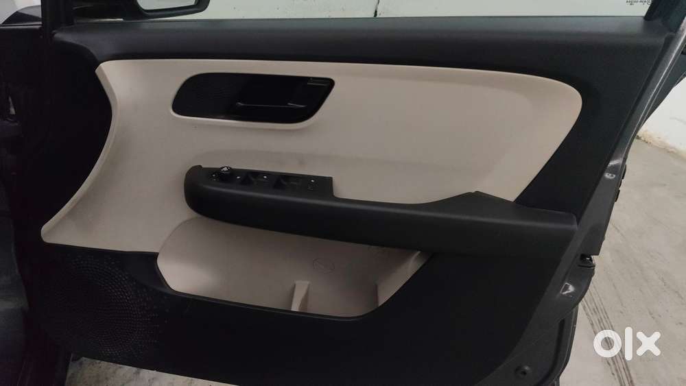 Tata Altroz 1.2 Xt, 2022, Petrol