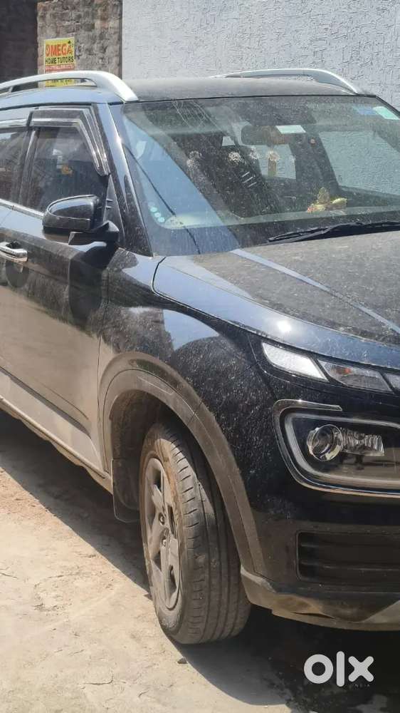 Hyundai Venue 2023 Petrol 38000 Km Driven
