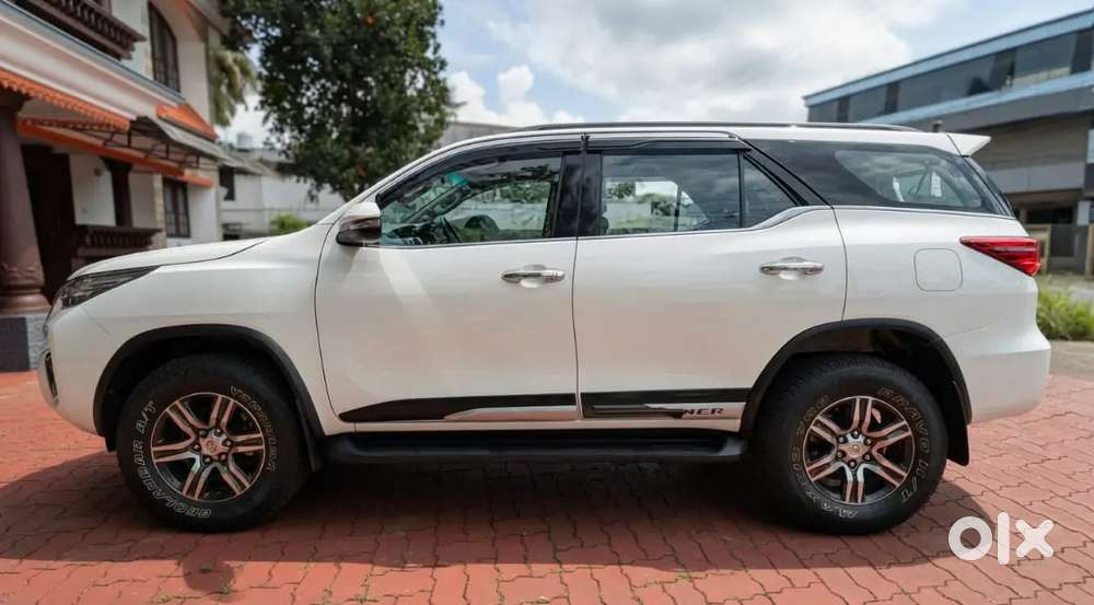 Immaculate Condition Fortuner, Company Service Brand New  Tyres