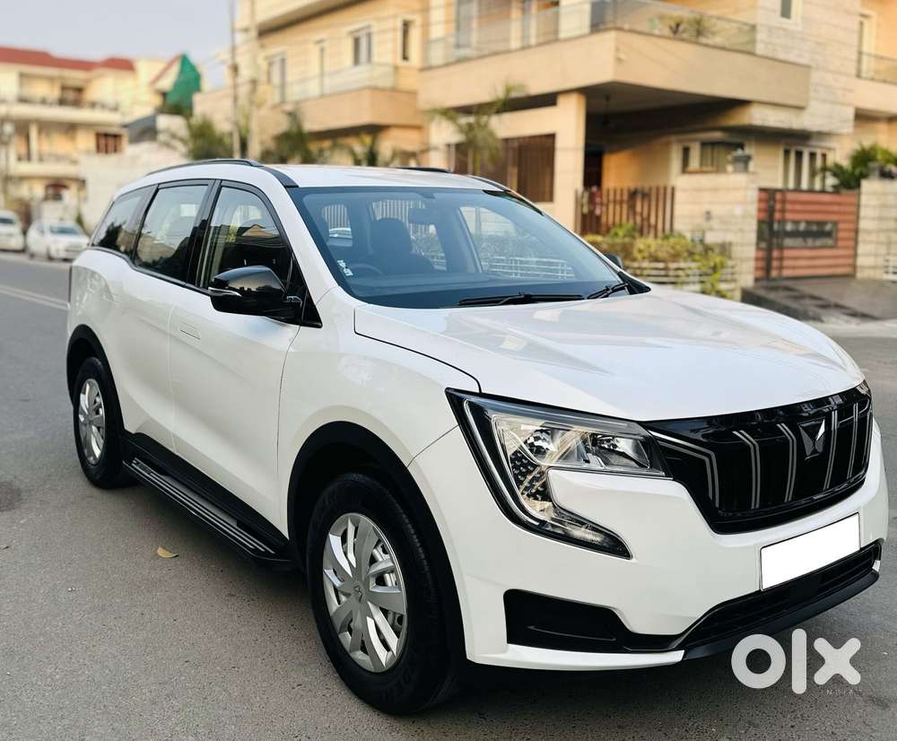 Mahindra Xuv700 2.0 Mx Petrol Mt 5 Str, 2023, Petrol