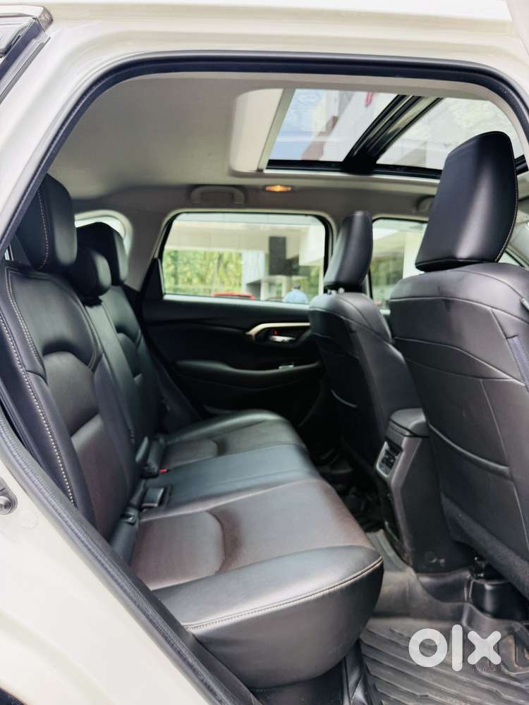 Maruti Suzuki Grand Vitara 1.5 Alpha Plus Intelligent Hybrid Ecvt, 2..
