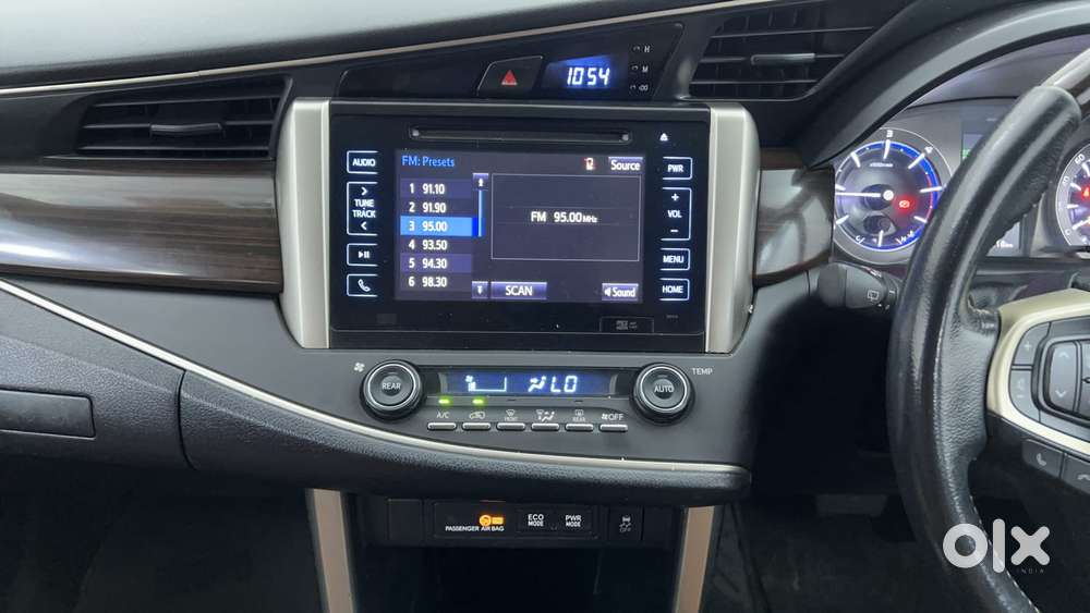 Toyota Innova Crysta 2.8 Zx At 7 Seater, 2016, Diesel