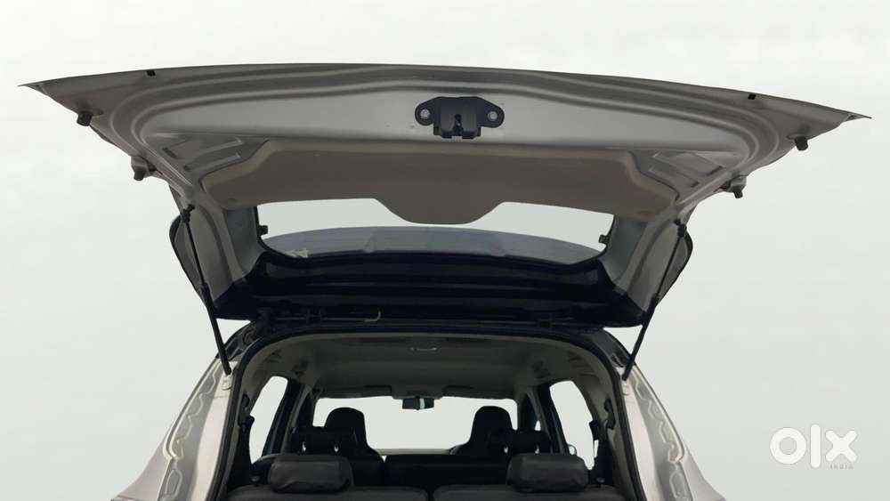 Renault Triber Rxz, 2023, Petrol