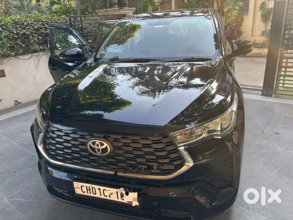 Toyota Innova Hycross 2023 Petrol Well Maintained