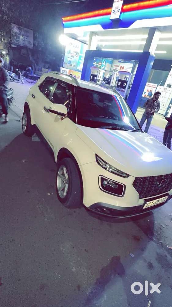 Hyundai Venue 2021 Petrol 70000 Km Driven
