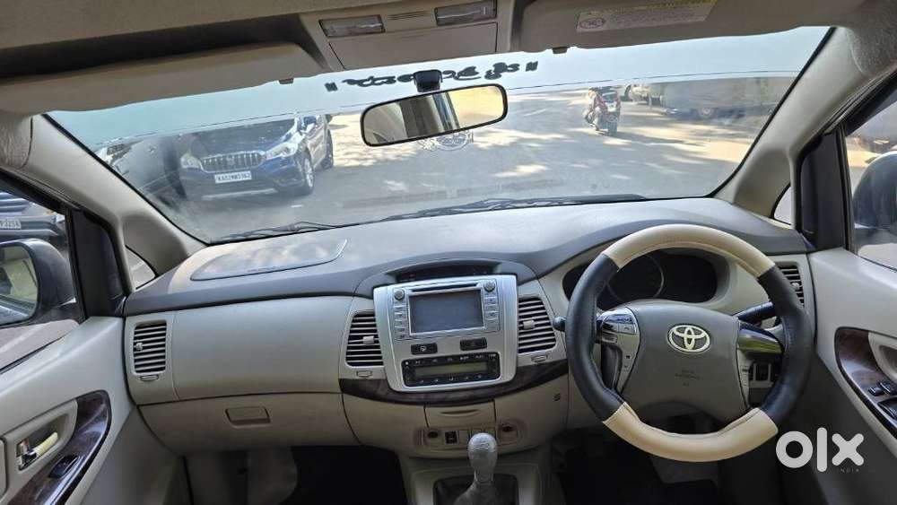 Toyota Innova 2.5 V 8 Str, 2012, Diesel