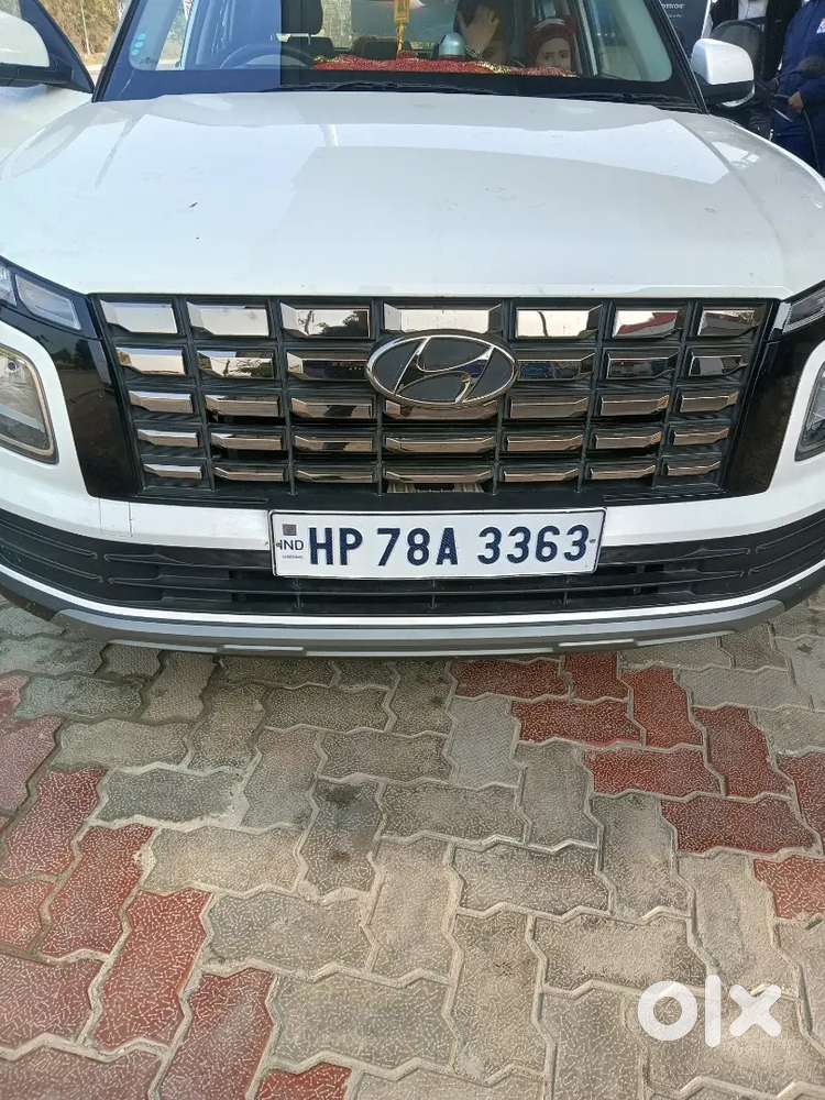 Hyundai Venue 2024 Petrol Well Maintained