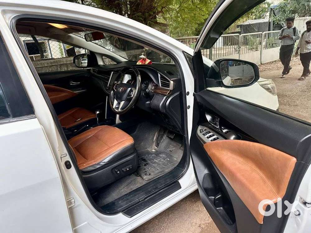 Toyota Innova Crysta 2.8z Automatic, 2016, Diesel