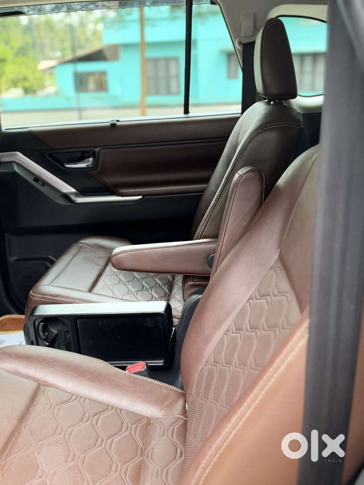 Toyota Innova Hycross 2.0 Zx (o) Hybrid 7 Str, 2024, Petrol