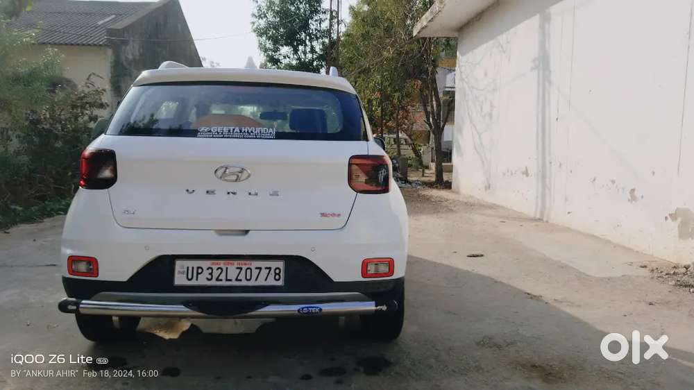 Hyundai Venue 2021 Petrol 60000 Km Driven