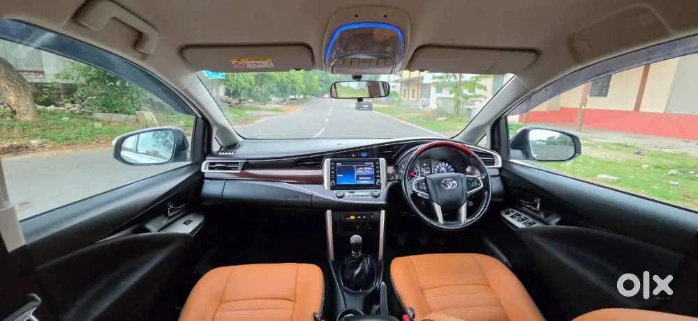 Innova Crysta 2.4 V Mt 8 Str 2021