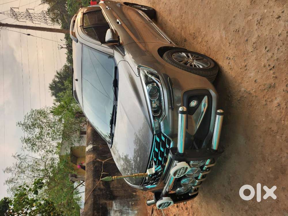 Ertiga Zxi Plus Smart Hybrid, Top End Model