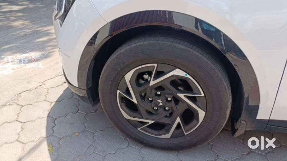 Mahindra Xuv700 2.2 Ax 7 Diesel At Str, 2025, Diesel