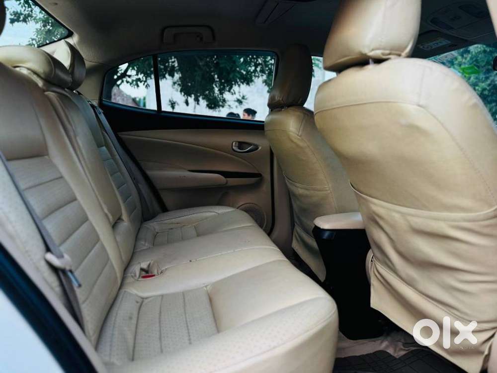 Toyota Yaris V Cvt, 2018, Petrol