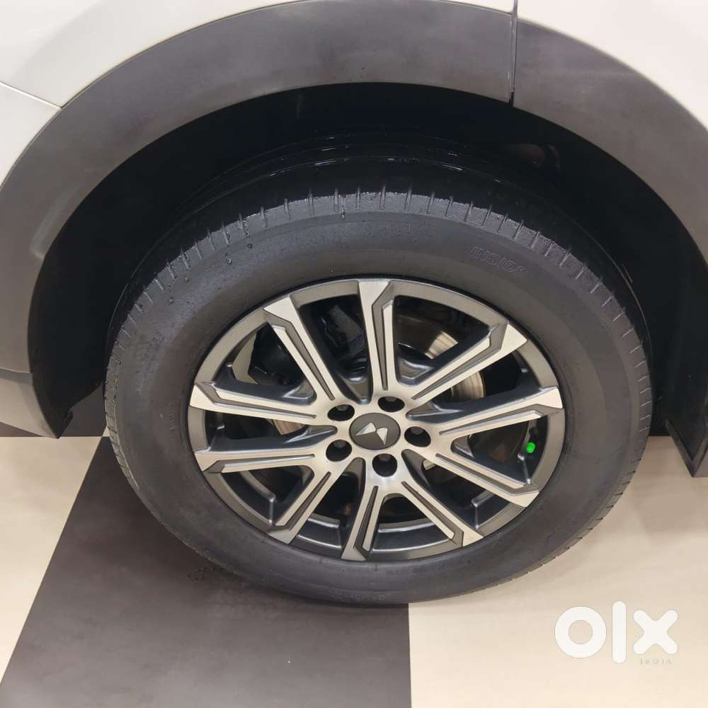 Mahindra Xuv700 2.0 Ax 7 Petrol At Luxury Pack Str, 2022, Petrol