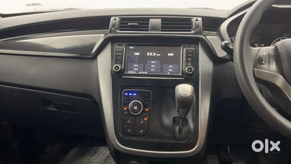 Mahindra Kuv100 Nxt 1.2 K8 Petrol 6 Str Dual Tone, 2017, Petrol