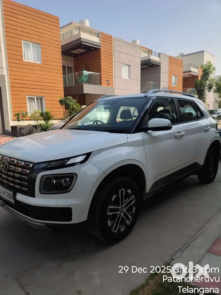 Venu Sx Diesel 1.5 Showroom Track Vehicle