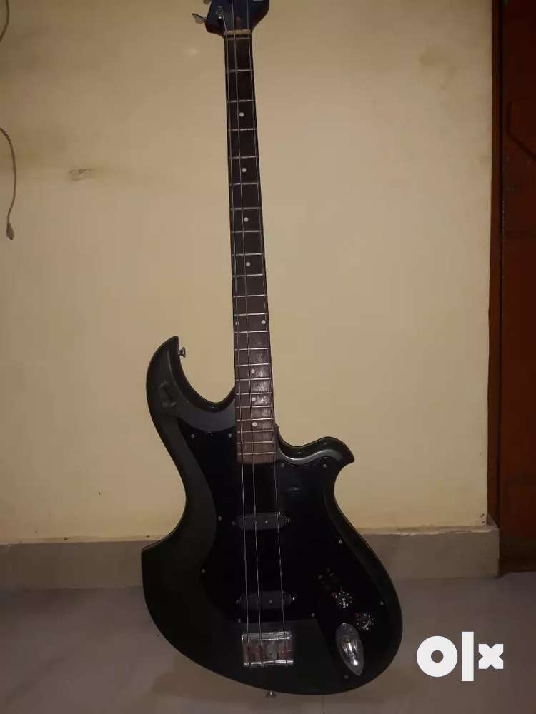 Givson Challenger Bass guitar Musical Instruments 1764510057