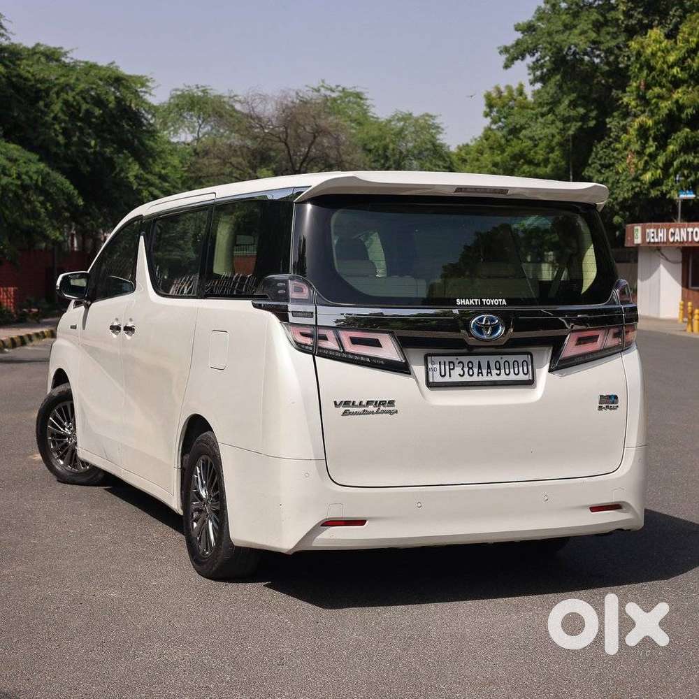 Toyota Vellfire 2.5 Executive Lounge, 2023, Petrol