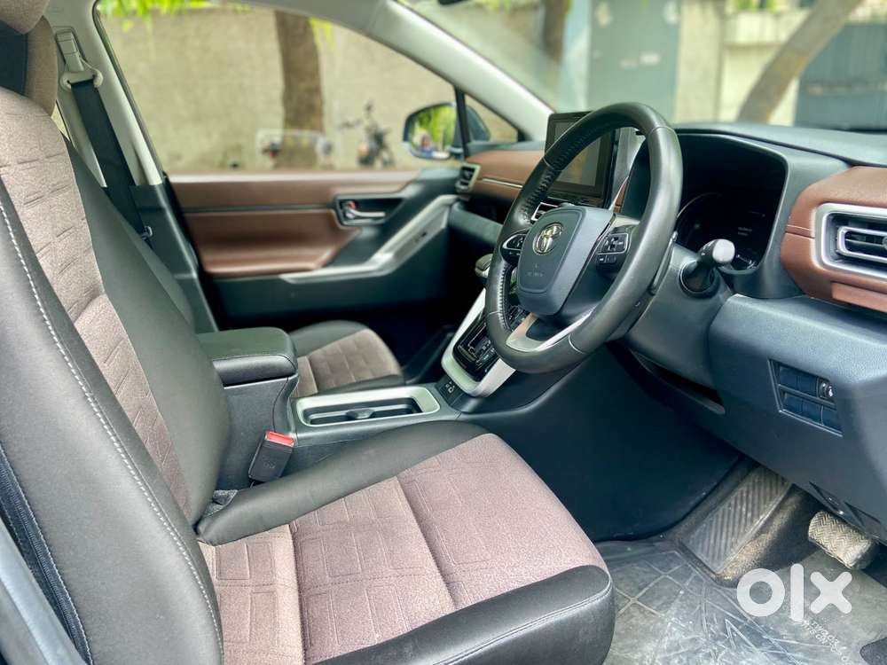Toyota Innova Hycross 2.0 Vx Hybrid 8 Str, 2025, Cng & Hybrids