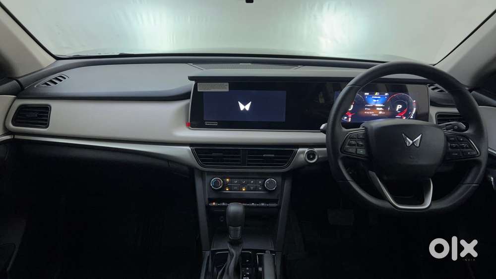 Mahindra Xuv700 2.0 Ax 5 Petrol At Str, 2025, Petrol