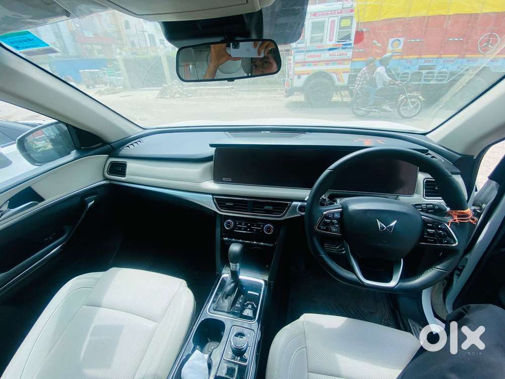 Mahindra Xuv700 2.0 Ax 7 Petrol At Luxury Pack Str, 2024, Petrol