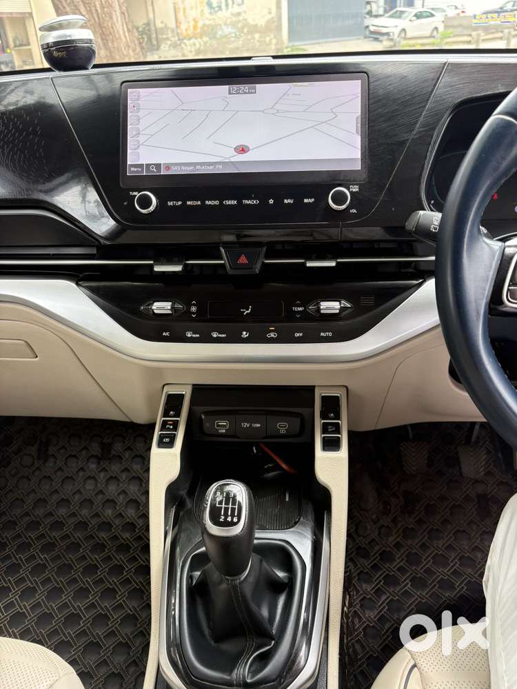 Kia Carens 1.5 Luxury Plus Diesel 6 Str, 2022, Diesel